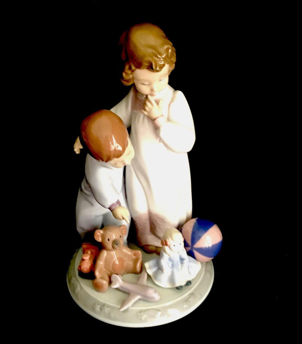 0-4 Lladro Thank You Santa Mint Girl And Little Brother And Their New Toys Children - Image 1